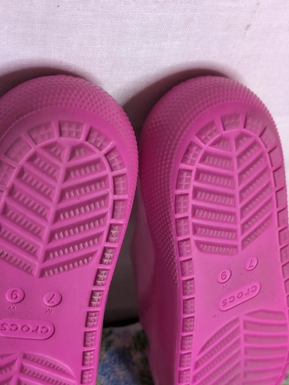Crocs Classic Sandal 2.0 Glossy Pink womens 9 - Picture 8 of 8